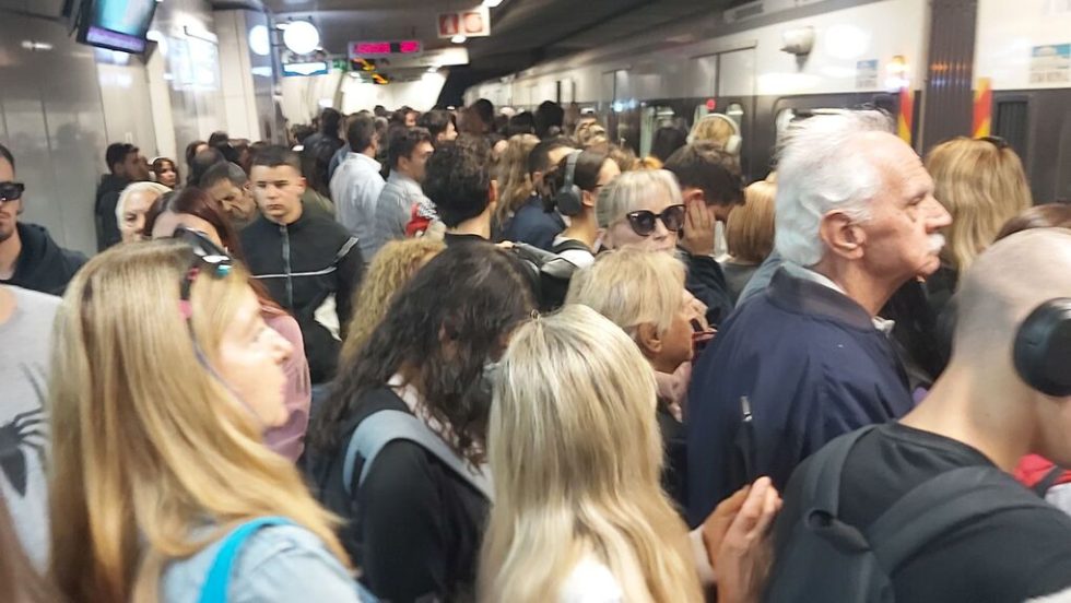 Συνωστισμός στο Μετρό Συντάγματος